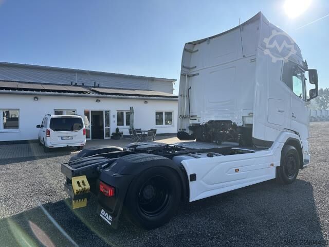 Standard tractor unit DAF XG+ 530 Intarder Navigation Standklima