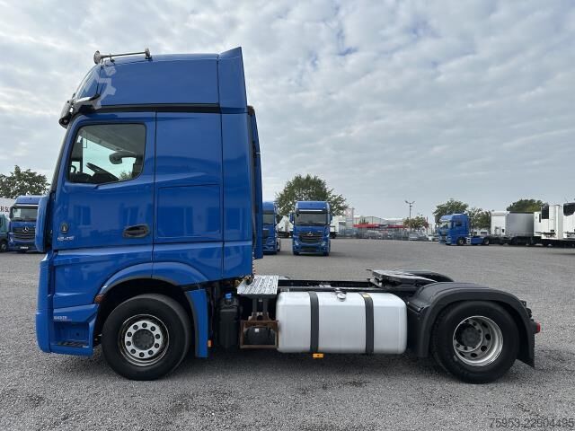 Standard tractor unit Mercedes-Benz 1845 LS Gigaspace Retarder 2x PTO