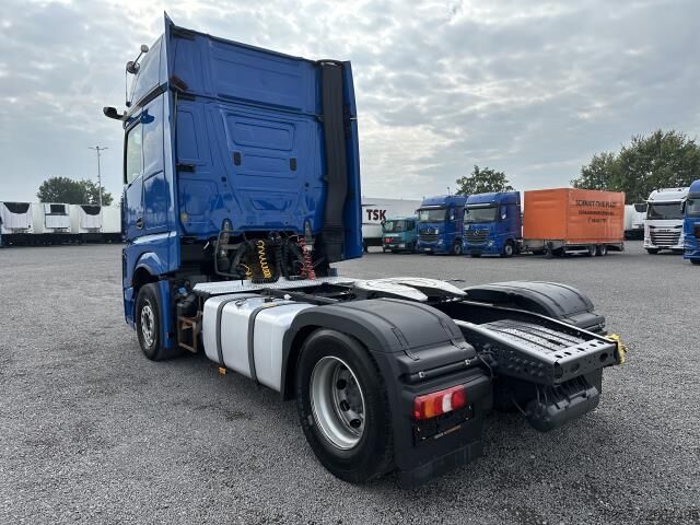 Standard tractor unit Mercedes-Benz 1845 LS Gigaspace Retarder 2x PTO