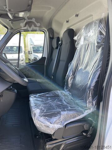 Refrigerated box wagon Renault Master Kühlkasten Thermo King V200