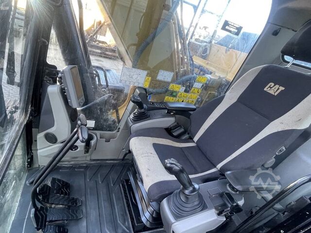 Crawler excavator CAT 320 EL   2012