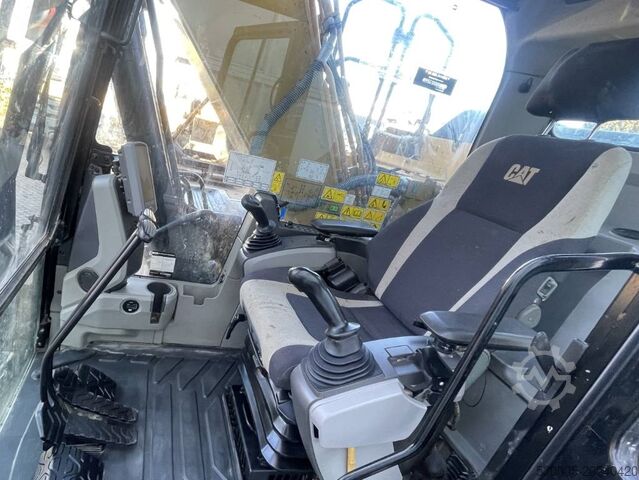 Crawler excavator CAT 320 EL 2012