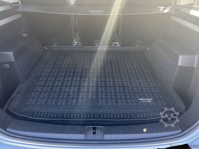 Kleinbus VW Touran 1.5 TSI Active *DSG*7-Sitzer*Navi*ACC*SHZ