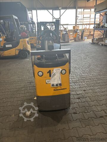 Schlepper Jungheinrich EZS130