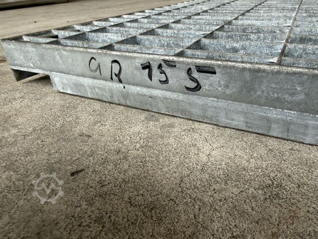 High-bay warehouse shelf grating Gesamttiefe: 1.113 mm / Gesamtbreite: 885mm / MW: 68 x 33 mm / GR-155