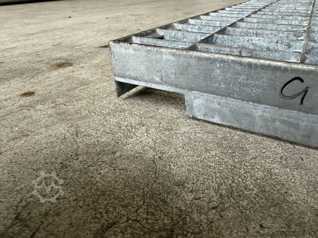 High-bay warehouse shelf grating Gesamttiefe: 1.113 mm / Gesamtbreite: 885mm / MW: 68 x 33 mm / GR-155