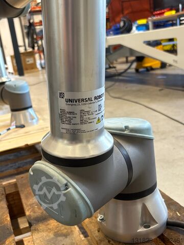 Industrial robot Universal Robots UR5e
