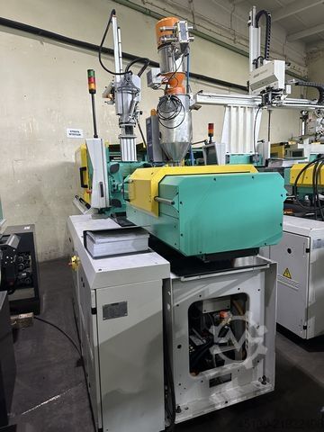 Injection molding machine Arburg 320A 500-170 mit dem Angußpicker / Elekt