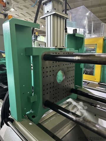 Injection molding machine Arburg 320A 500-170 mit dem Angußpicker / Elekt