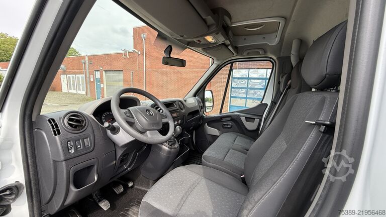 Pick-up van Opel Movano  Pritsche Schiebeplane 3,5t Schlafkabine