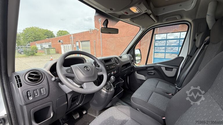 Pick-up van Opel Movano  Pritsche Schiebeplane 3,5t Schlafkabine