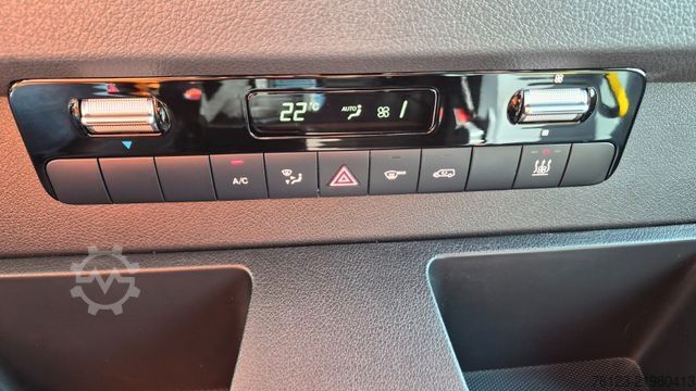 Minibus MERCEDES-BENZ 519  Allrad 4 x 4 Lagerfahrzeug Stock 20 Sitzer