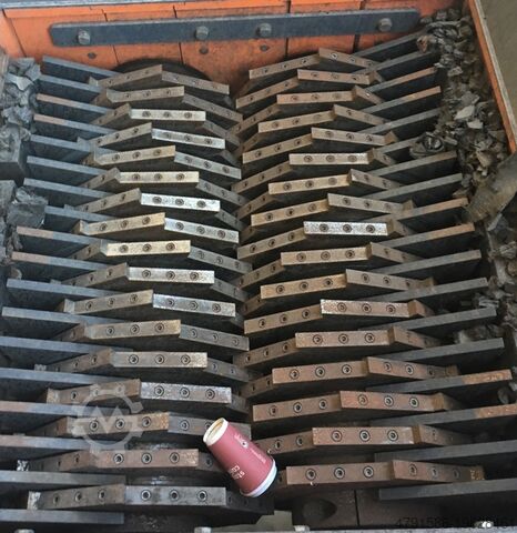 Twin-shaft shredder of the Shredder type.  
