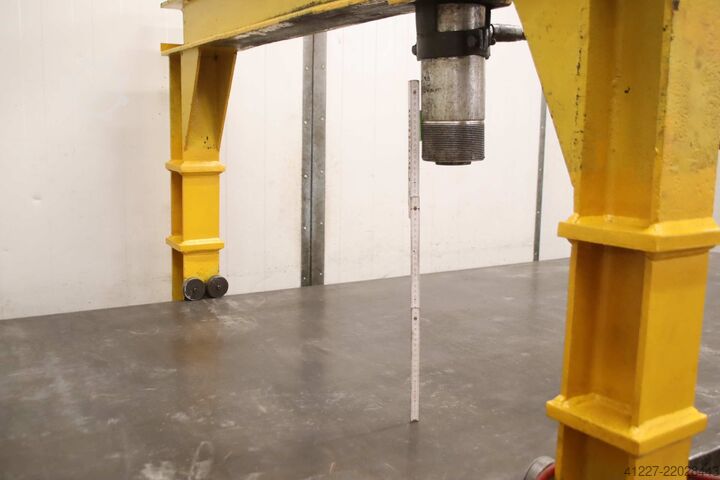 Aufspannplatte mit Richtpresse unbekannt 1510/4025/H900 mm