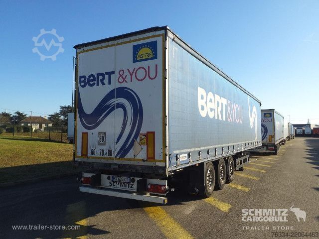 Auflieger mit Pritsche & Plane Schmitz Cargobull Semitrailer Curtainsider Standard
