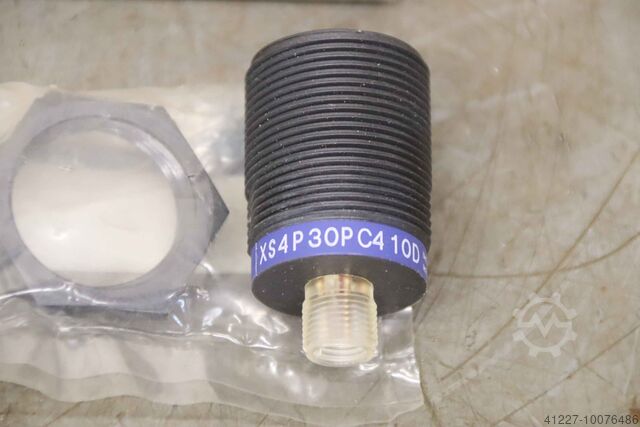 Inductive sensor Telemecanique XS4 P30PC410D