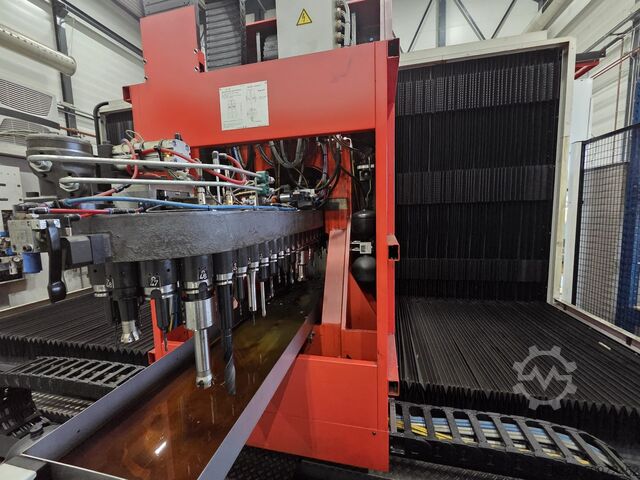 Universal machining center Matec 30HV