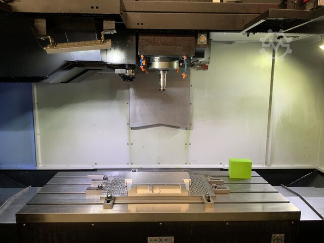 Machining center DN Solutions DNM 5700