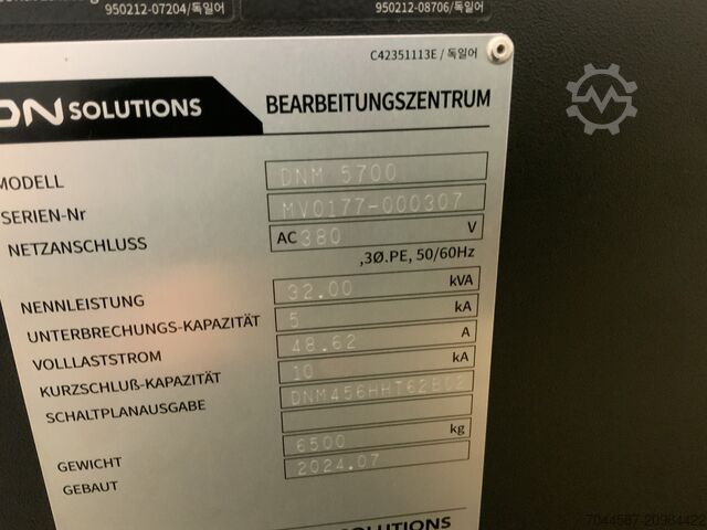 Machining center DN Solutions DNM 5700