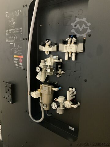 Machining center DN Solutions DNM 5700