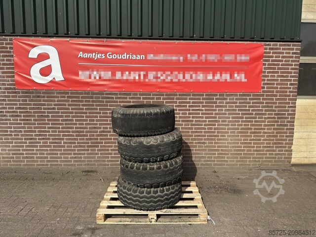 Tyre  4 Banden 11.5/80.15.3 - Gebruikt
