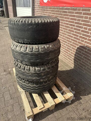 Tyre  4 Banden 11.5/80.15.3 - Gebruikt
