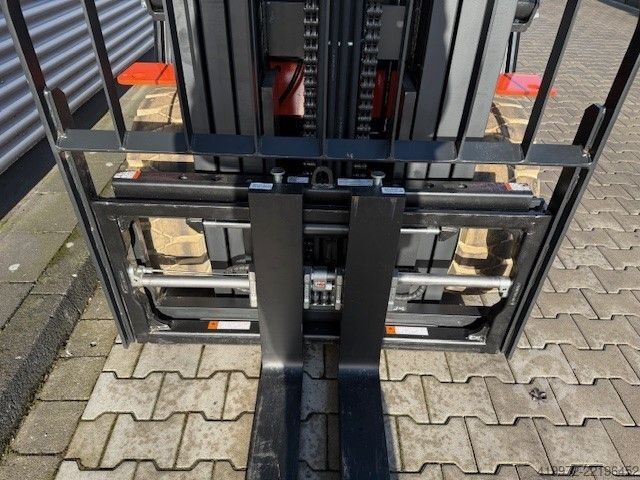 Electric 4-wheel forklift Noblelift CPD30-AF1S