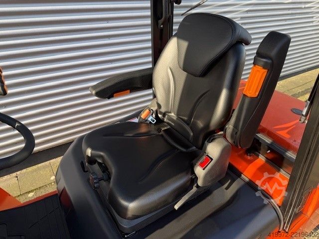 Electric 4-wheel forklift Noblelift CPD30-AF1S