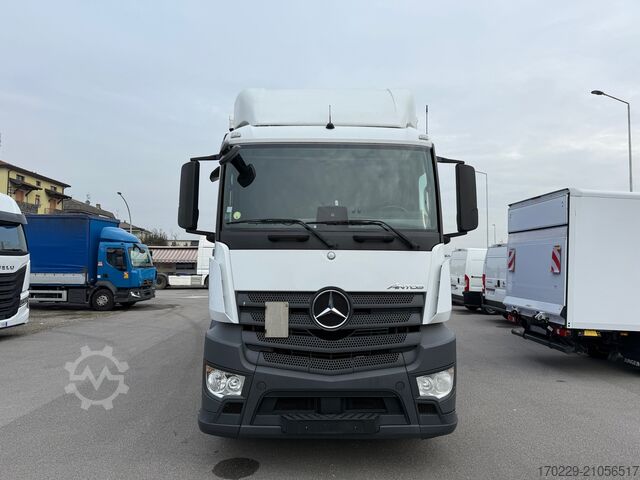 LKW mit Pritsche & Plane Mercedes-Benz Antos