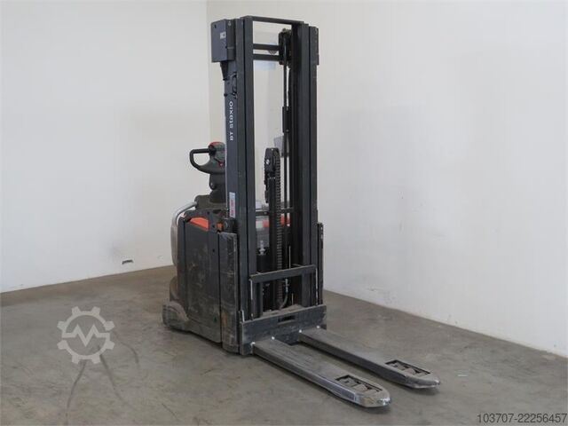 Stacker Toyota SPE160L