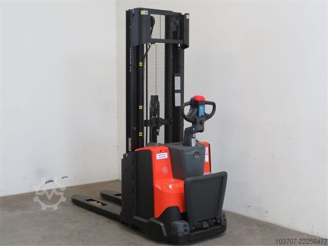 Stacker Toyota SWE120L