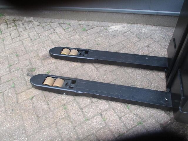 Hochhubwagen BT SWE 080L