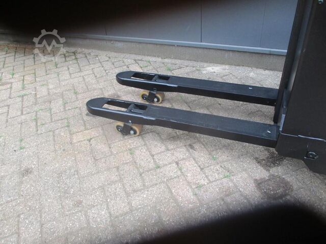 Hochhubwagen BT SWE 080L