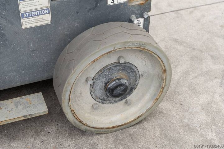 Scissor lift Aichi SV 10 EWL