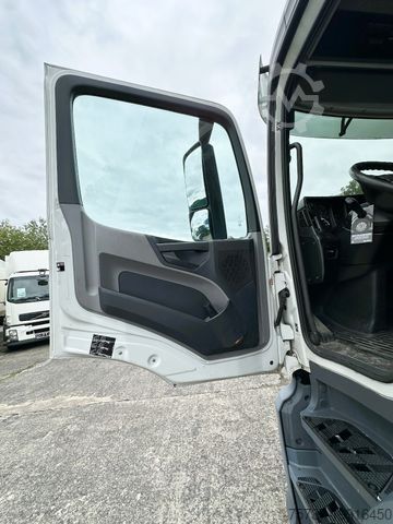 Box truck MERCEDES-BENZ 1833 Antos