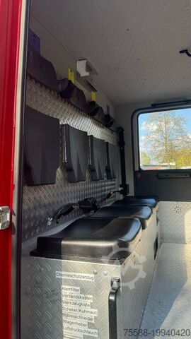 Feuerwehrauto Mercedes-Benz 1222