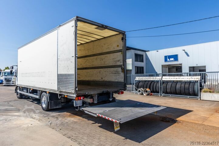 Box body RENAULT D16 250+DHOLLANDIA 1.5T.