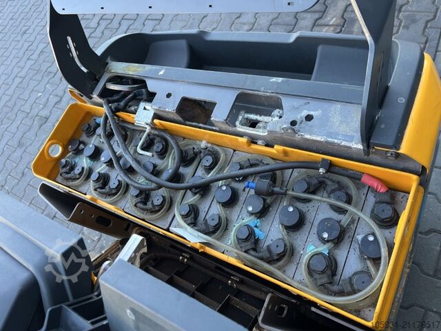 Tow Tractor Jungheinrich EZS350