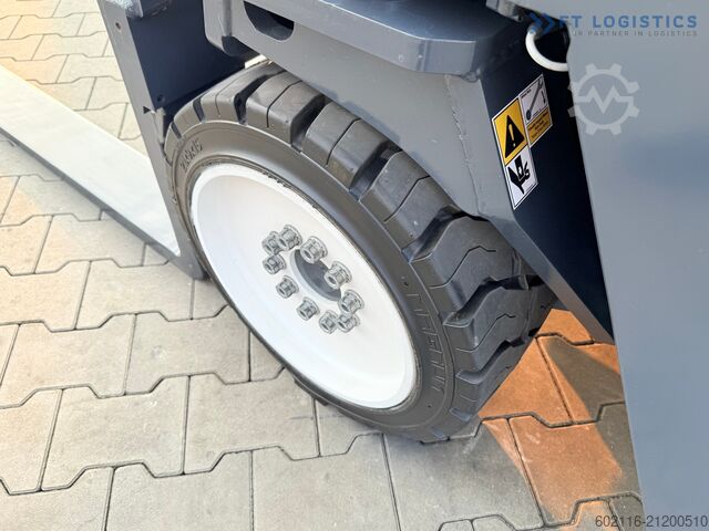 4-Wege-Gabelstapler Combilift C4000CB TRIPLEX 5200MM FREE-LIFT TOP 1