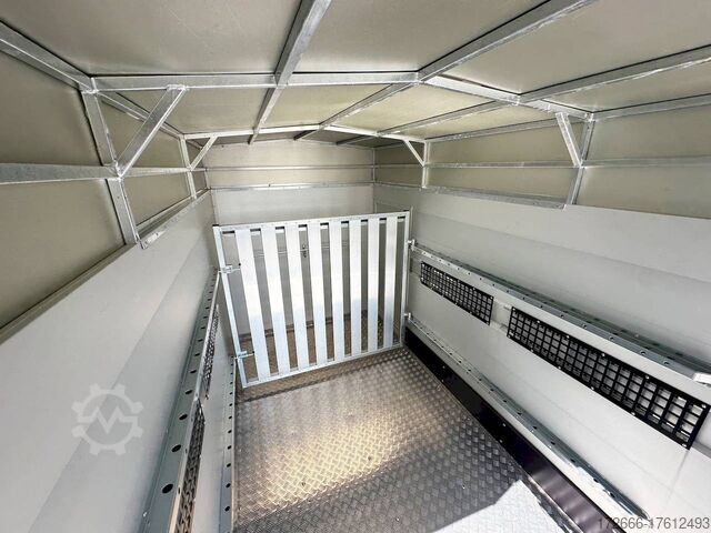 Cattle truck Vezeko VT 2700 RG+TG+LÜFT.+BOXST. 320X160X190CM 2700KG
