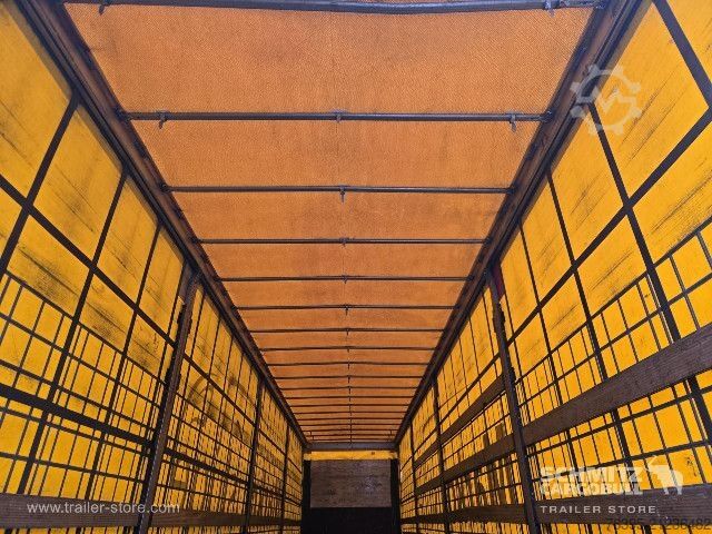 Auflieger mit Pritsche & Plane Schmitz Cargobull Semitrailer Curtainsider Standard