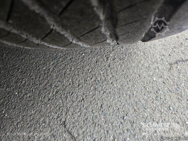 Auflieger mit Pritsche & Plane Schmitz Cargobull Semitrailer Curtainsider Standard