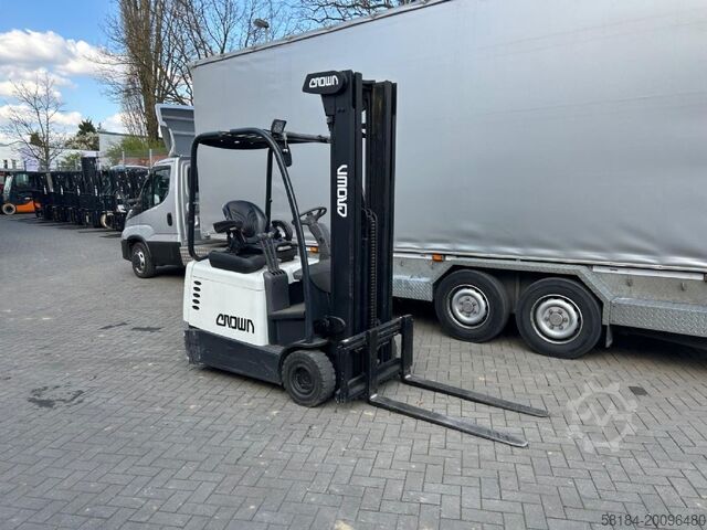 Electric 3-wheel forklift Crown SC4220-1.3H
