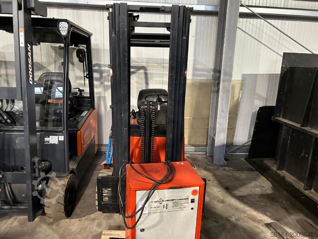 Electric 3-wheel forklift Linde E15