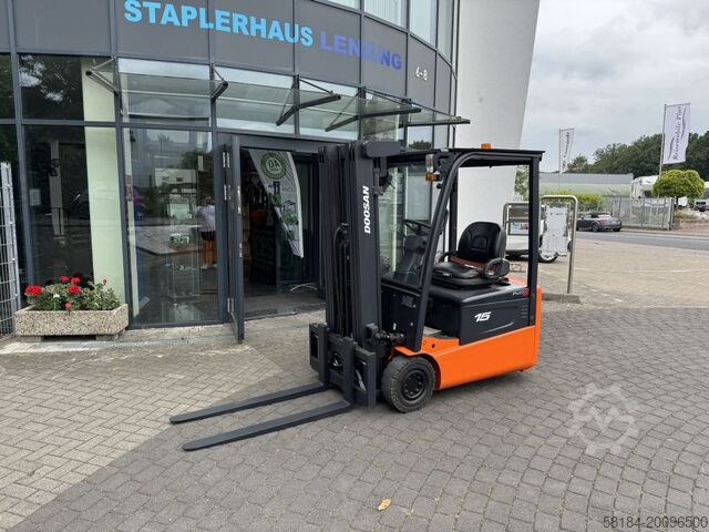 Electric 3-wheel forklift Doosan B15T-5