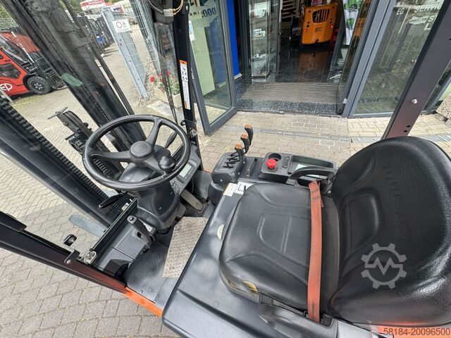 Electric 3-wheel forklift Doosan B15T-5