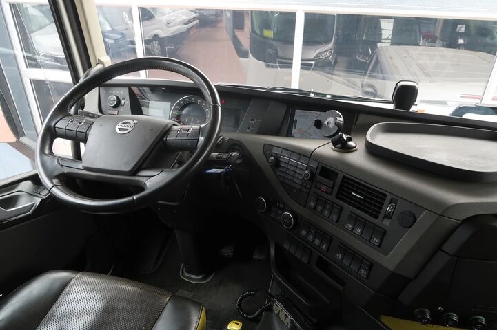 Standard-SZM Volvo FH 16.750 6X4T/ FULL AIR/ RETARDER/ LIFTING AXLE
