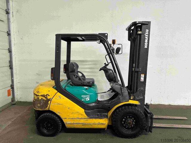 Diesel Forklift Komatsu FD25T - nur 3229 Stunden !!!