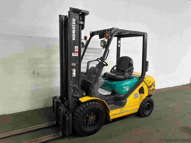 Diesel Forklift Komatsu FD25T - nur 3229 Stunden !!!