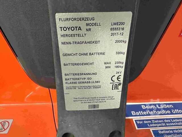 Electric Pallet Truck Toyota LWE 200